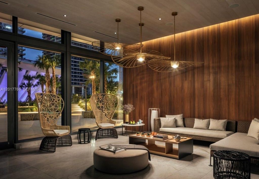 88 SW 7th St, Unit 4202, Miami, FL 33130 Photo