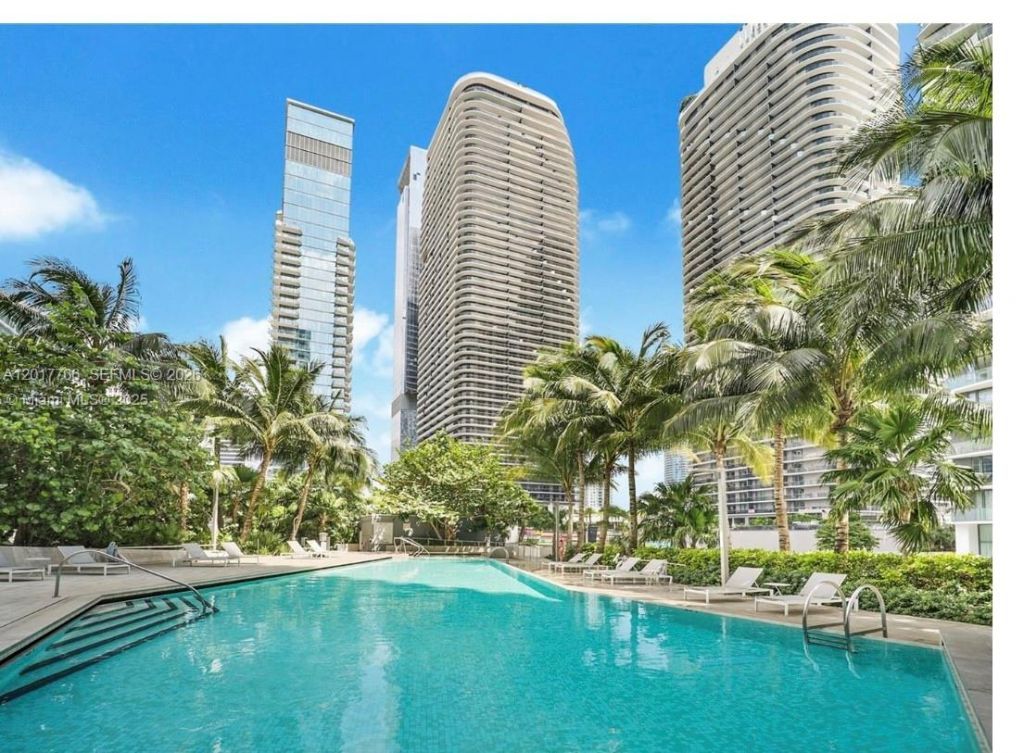 88 SW 7th St, Unit 4202, Miami, FL 33130 Photo