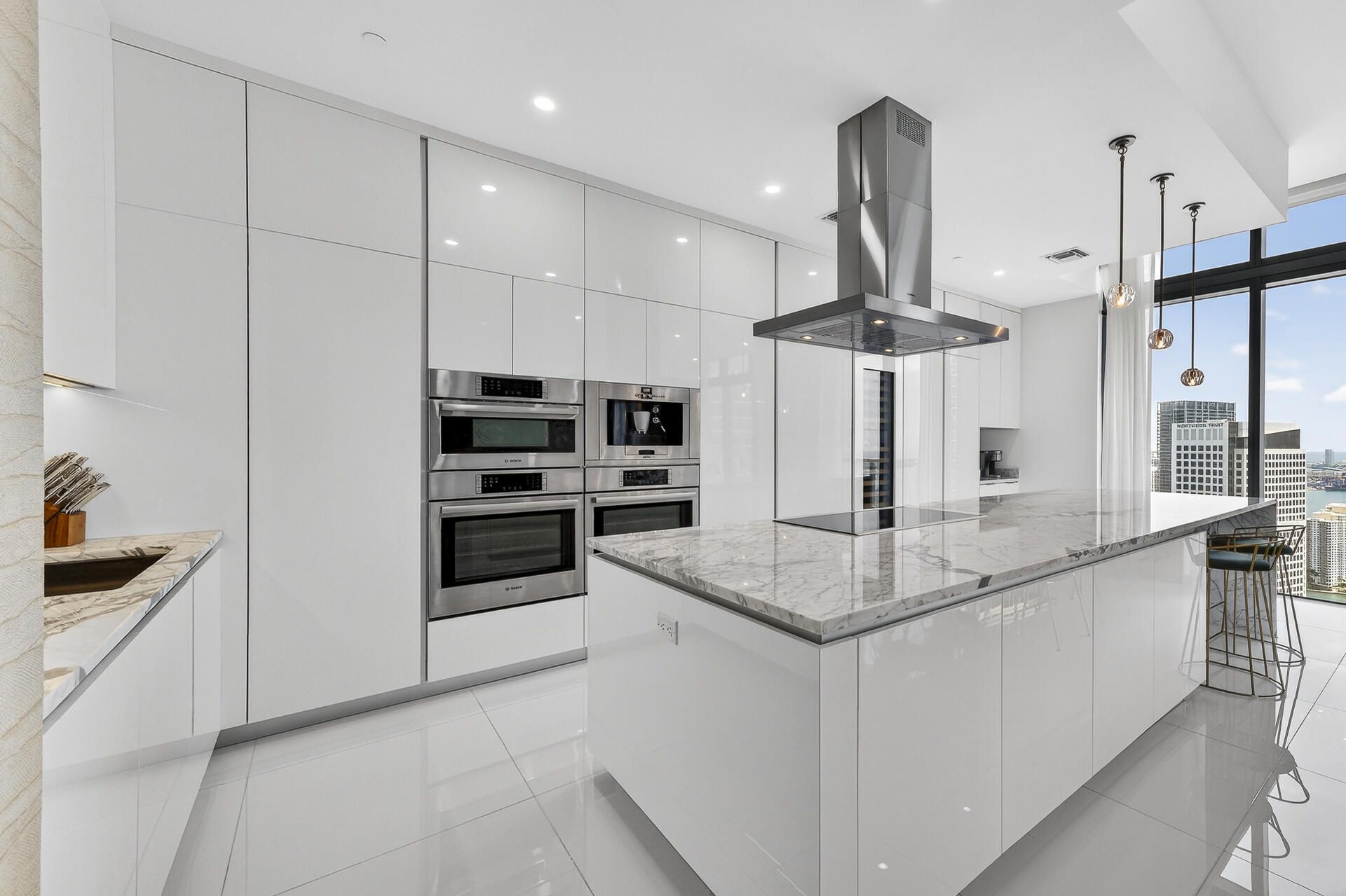 88 SW 7th St, Unit 4202, Miami, FL 33130 Photo