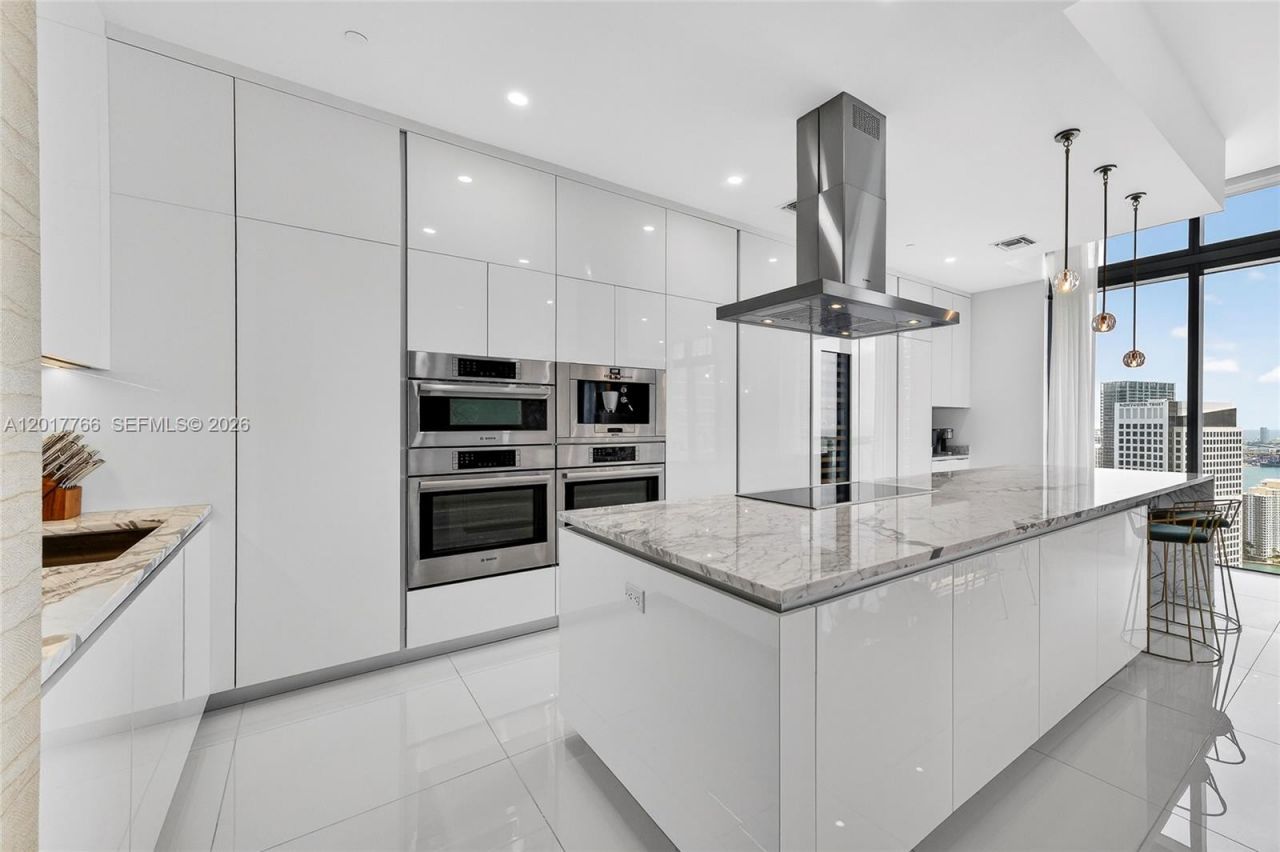 88 SW 7th St, Unit 4202, Miami, FL 33130 Photo