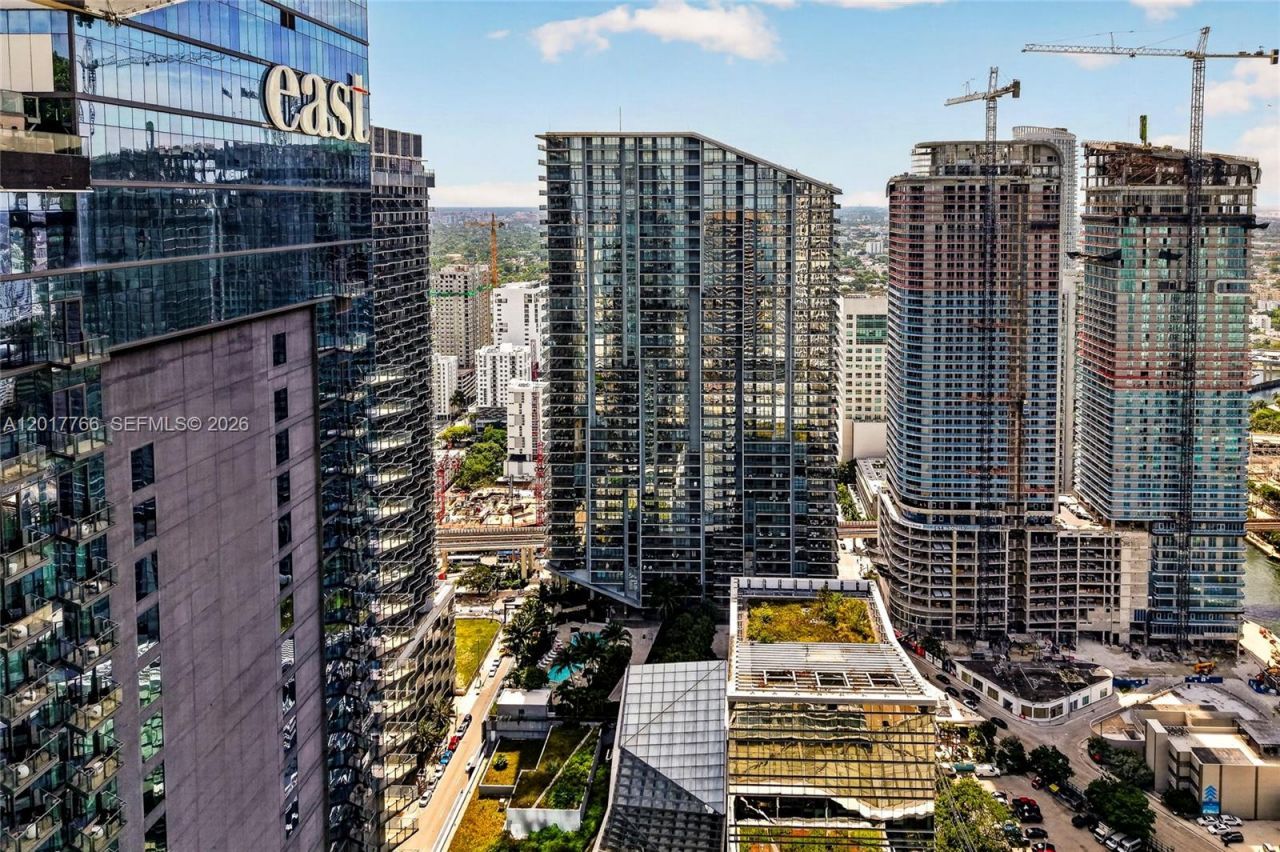 88 SW 7th St, Unit 4202, Miami, FL 33130 Photo