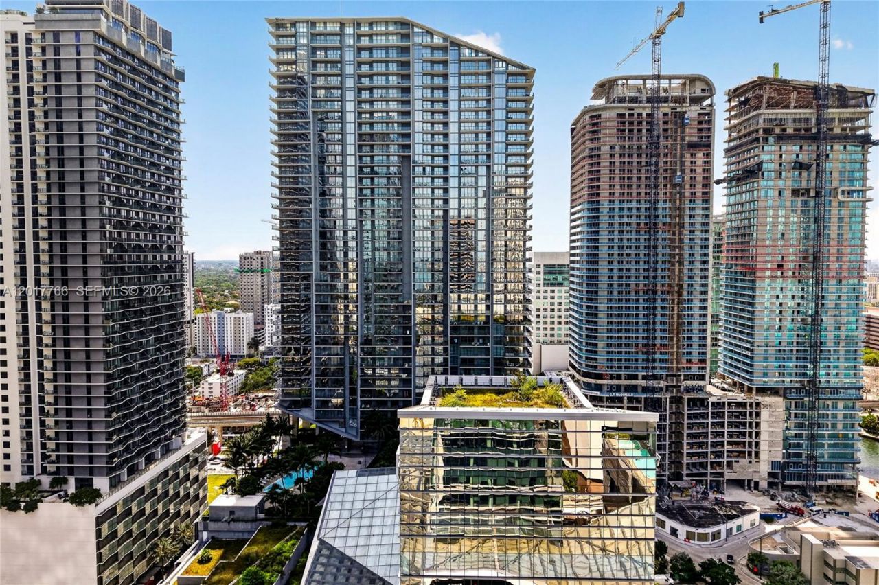 88 SW 7th St, Unit 4202, Miami, FL 33130 Photo