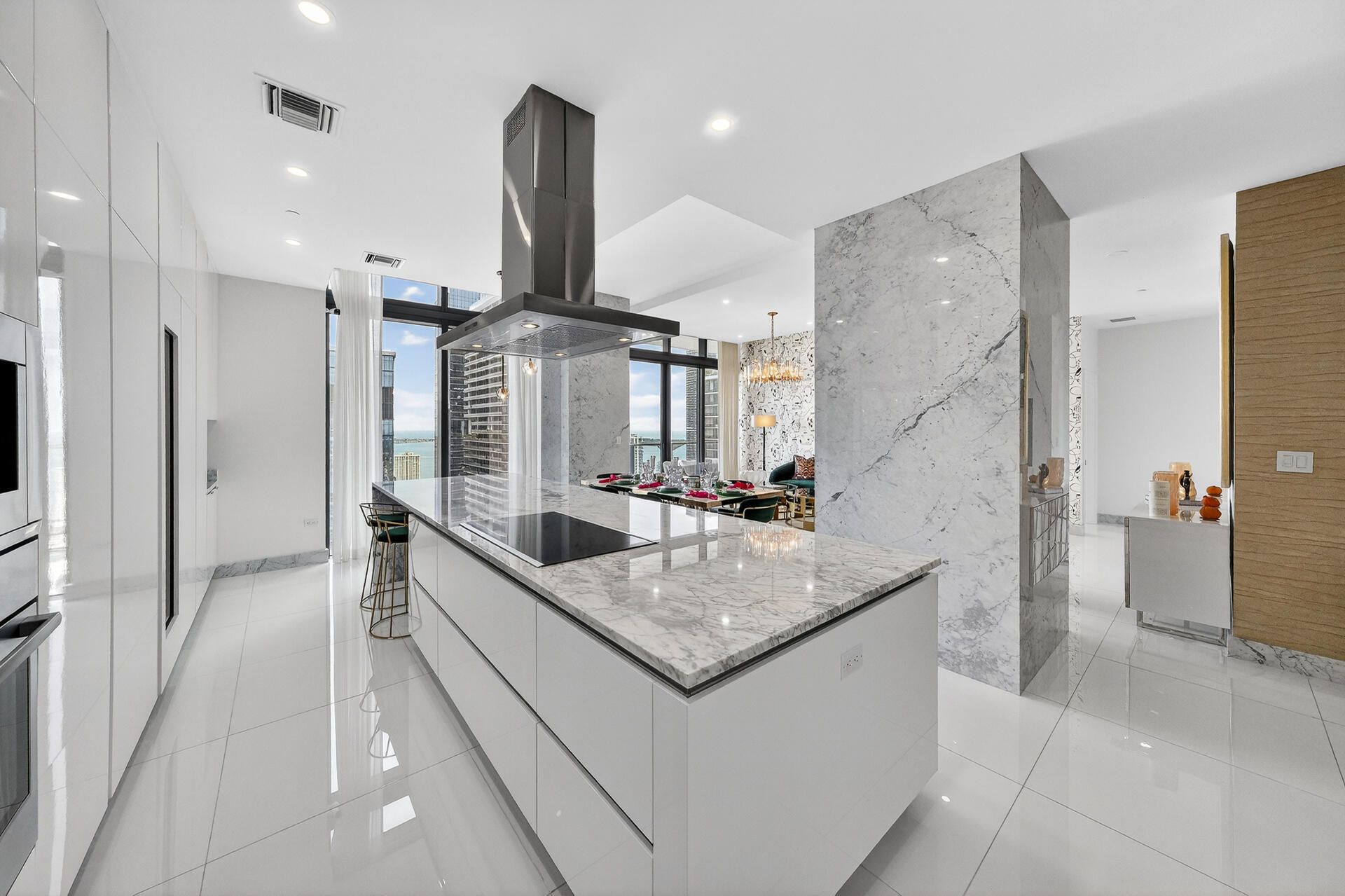 88 SW 7th St, Unit PH4202, Miami, FL 33130 Photo