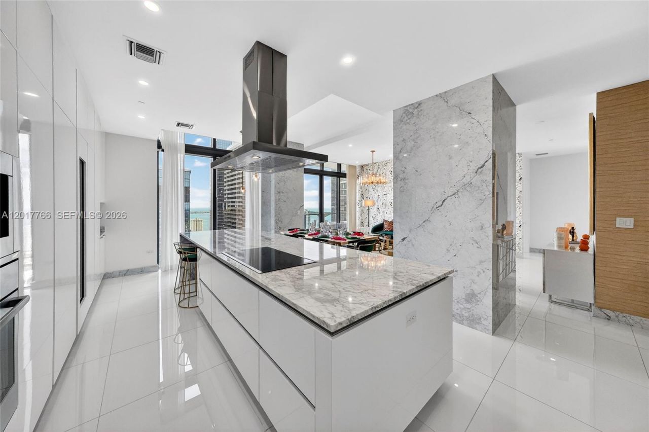 88 SW 7th St, Unit 4202, Miami, FL 33130 Photo