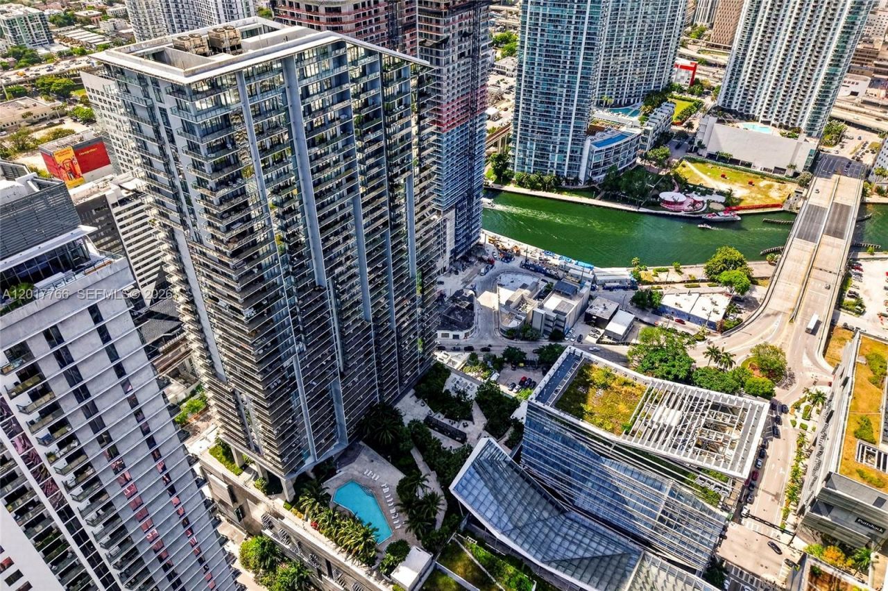 88 SW 7th St, Unit 4202, Miami, FL 33130 Photo