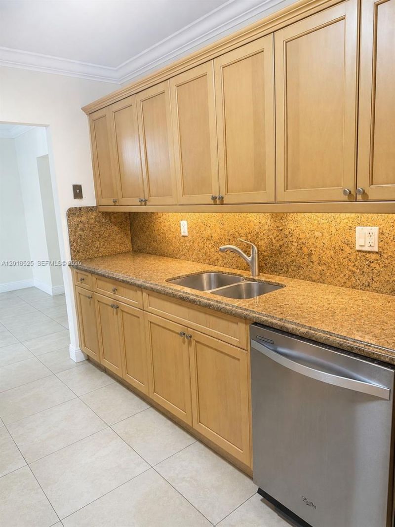 765 W 70th Pl, Unit 765, Hialeah, FL 33014 Photo