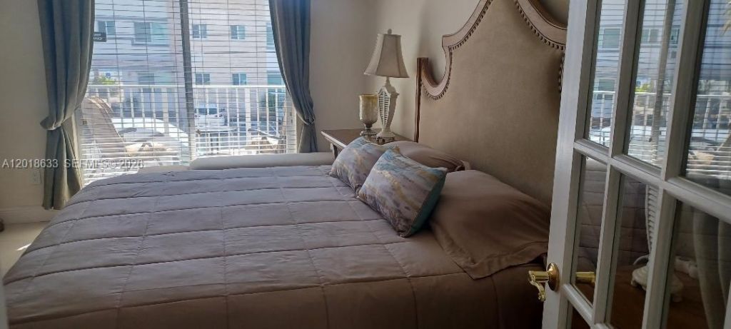 1801 S Treasure Dr , Unit 222, North Bay Village, FL 33141 Photo