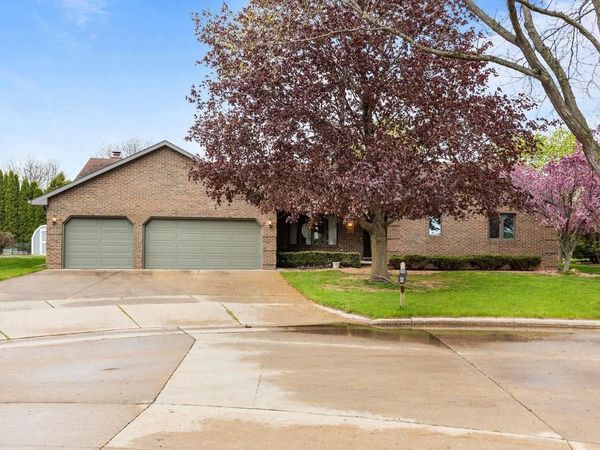 21 KENSINGTON COURT, Appleton, WI 54915