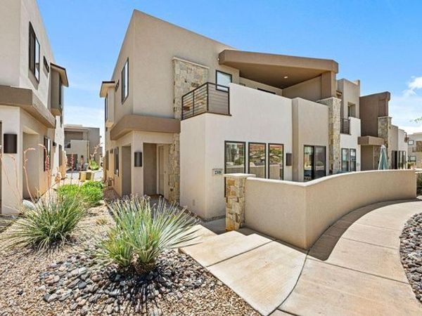 2306 N PARK CENTER DR, Unit 43, Washington, UT 84780