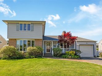 18 Tacoma Lane  Syosset, NY 11791