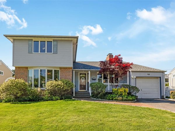 18 Tacoma Lane , Syosset, NY 11791