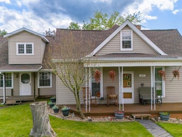 727 Fairmont Pike Road, Wheeling, WV 26003