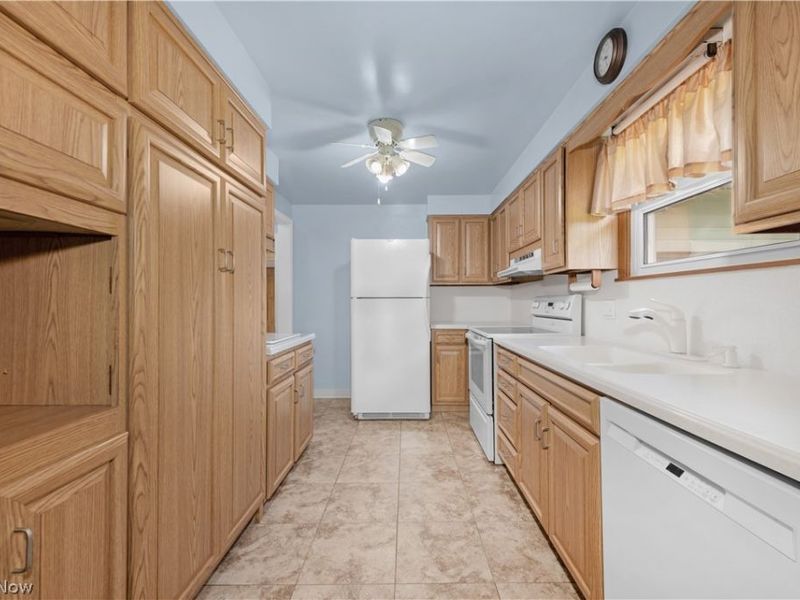 4499 Colorado Avenue, Sheffield Village, OH 44054 Photo 12