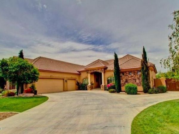 2568 S RIATA Court, Gilbert, AZ 85295