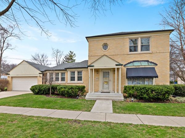 400 W Milburn Avenue , Mount Prospect, IL 60056