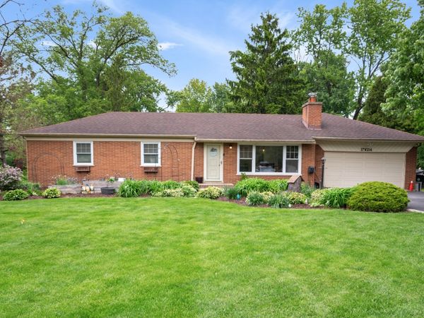 17W214 W Hillside Lane , Willowbrook, IL 60527