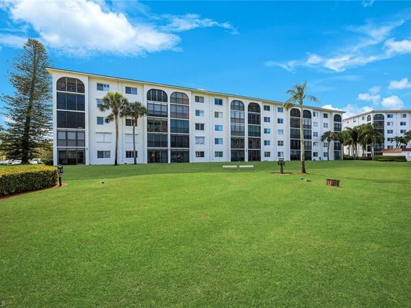29 High Point CIR E, Unit 107, NAPLES, FL 34103