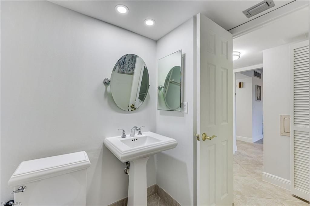 29 High Point Cir E, Unit 107, Naples, FL 34103 Photo