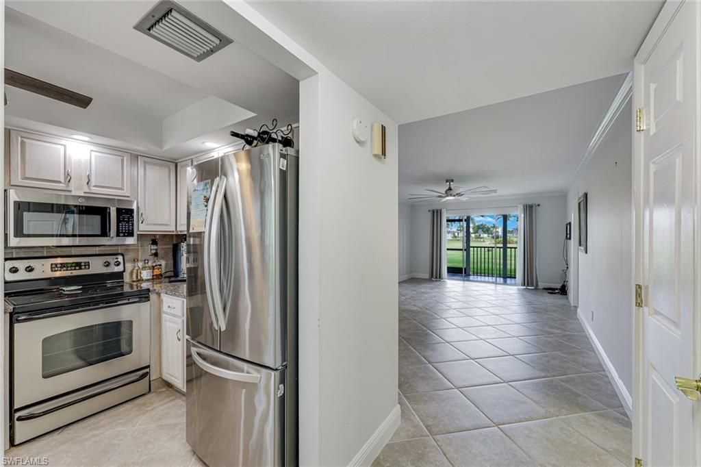 29 High Point Cir E, Unit 107, Naples, FL 34103 Photo