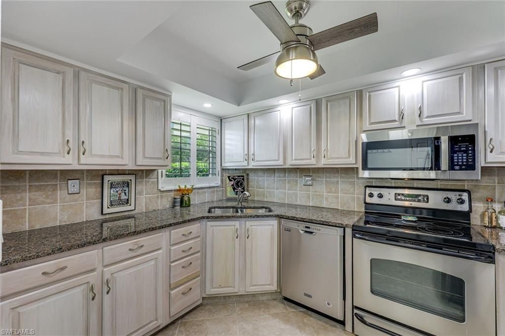 29 High Point Cir E, Unit 107, Naples, FL 34103 Photo