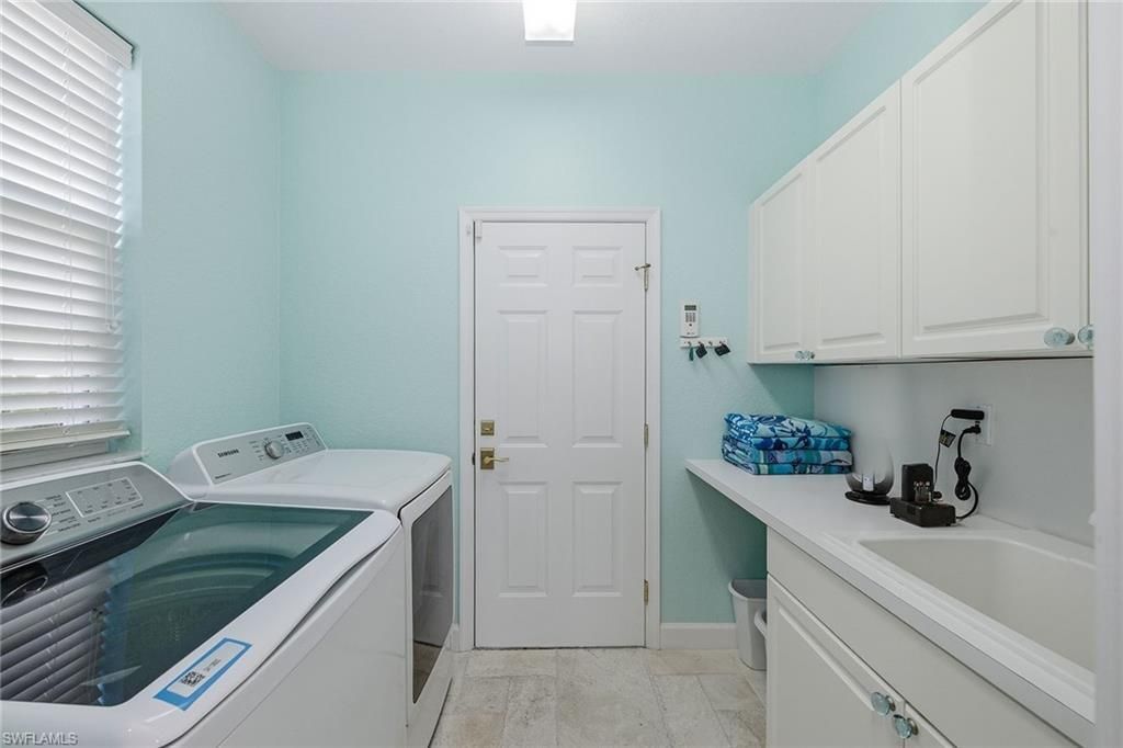 2292 Island Cove Cir, Naples, FL 34109 Photo
