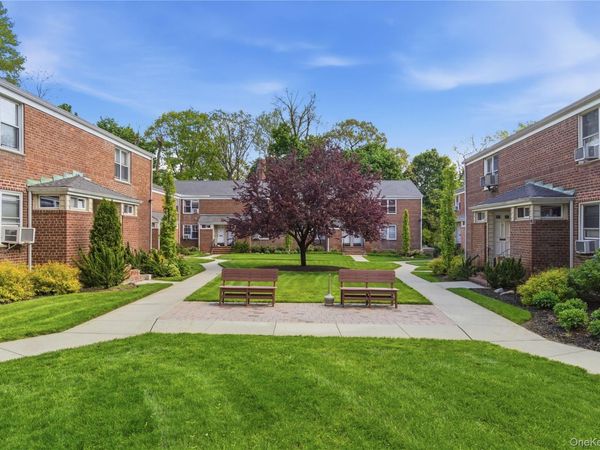 83 Edwards Street , Unit 2A, Roslyn Heights, NY 11577