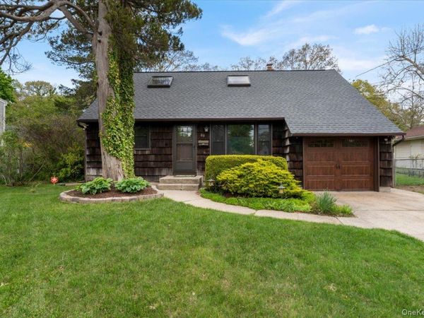 33 W Lakeland Street , Bay Shore, NY 11706