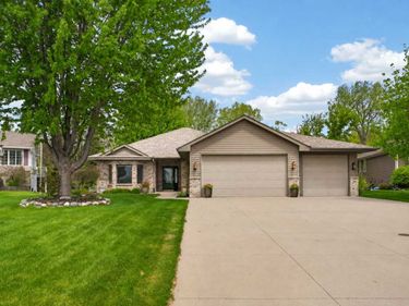 7052 Eagle Trail, Centerville, MN 55038