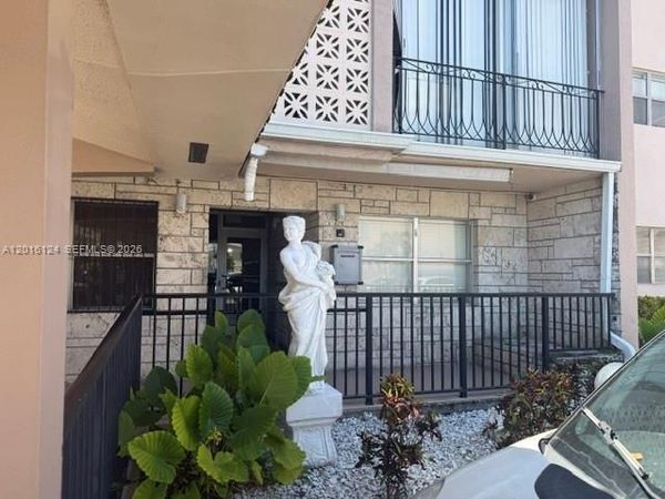3640 NW 9th St , Unit 201, Miami, FL 33125
