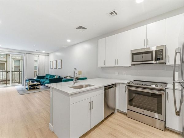 157 Chestnut St, Unit 203, Chelsea, MA 02150