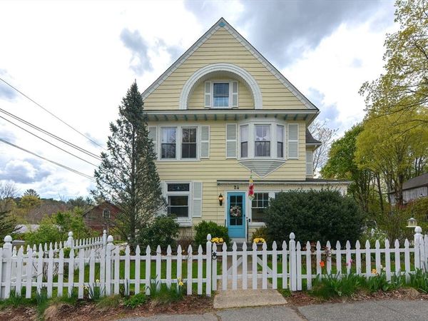 24 Main St, Upton, MA 01568
