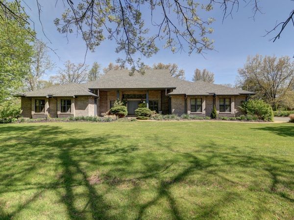 3900 VALLEY OAKS Drive , Clinton, IA 52732