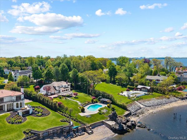 24 Cricket Lane , Great Neck, NY 11024