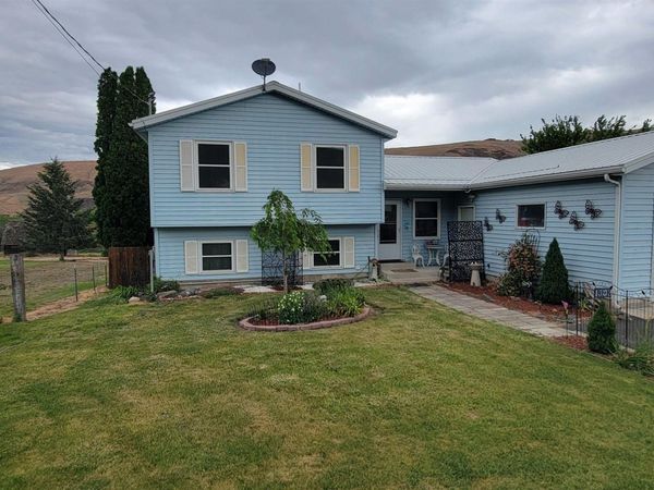 1303 4th St, Asotin, WA 99402