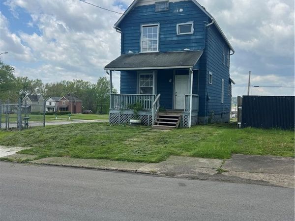 1002 Fruit Ave , Farrell, PA 16121