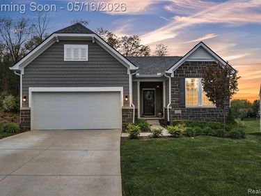 4628 Crestway Drive, Brighton, MI 48116