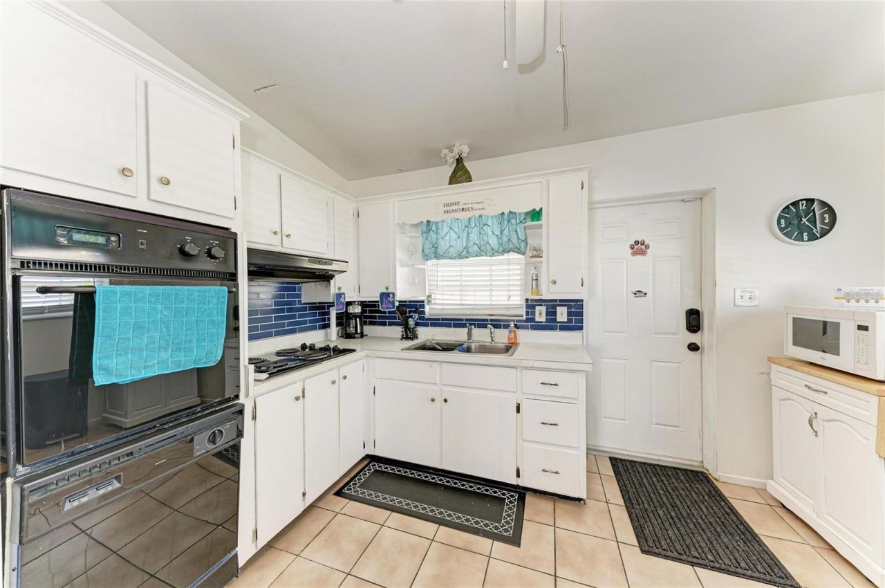2564 Wood Street, Sarasota, FL 34237 Photo