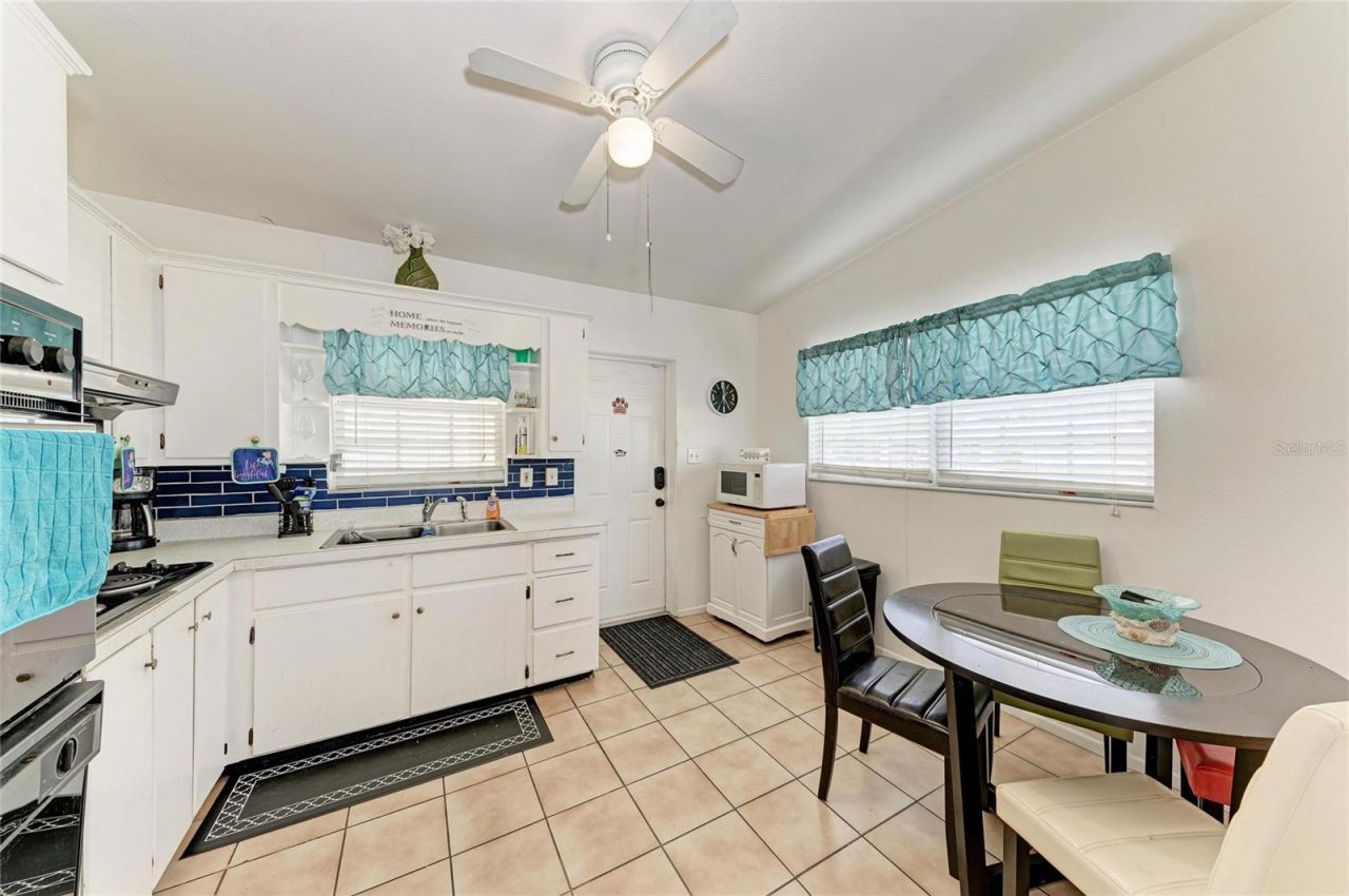 2564 Wood Street, Sarasota, FL 34237 Photo