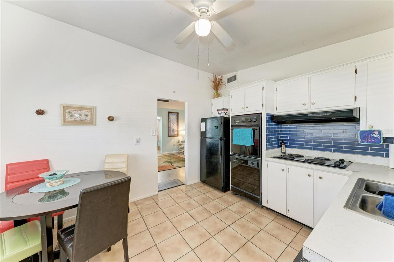 2564 Wood Street, Sarasota, FL 34237 Photo