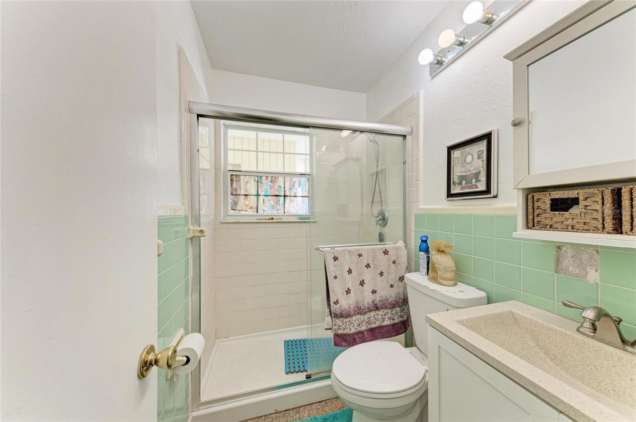 2564 Wood Street, Sarasota, FL 34237 Photo