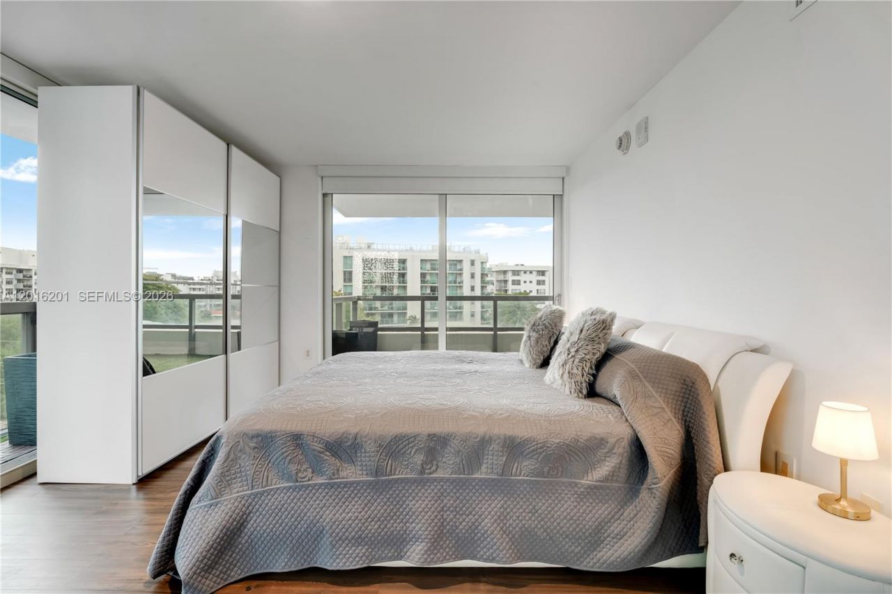 9261 E Bay Harbor Dr , Unit 607, Bay Harbor Islands, FL 33154 Photo