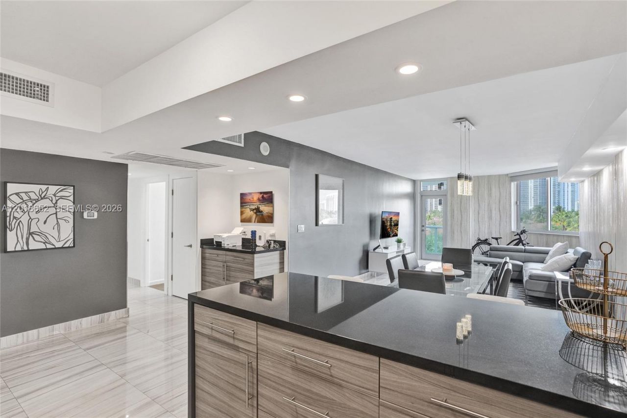 19370 Collins Ave , Unit 426, Sunny Isles Beach, FL 33160 Photo