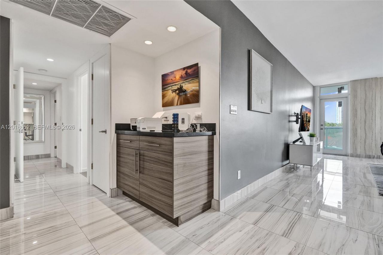 19370 Collins Ave , Unit 426, Sunny Isles Beach, FL 33160 Photo