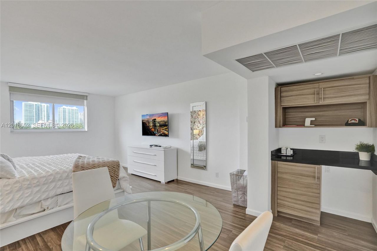19370 Collins Ave , Unit 426, Sunny Isles Beach, FL 33160 Photo