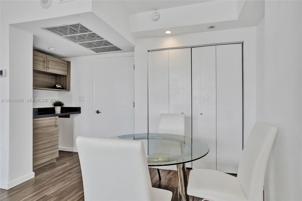 19370 Collins Ave , Unit 426, Sunny Isles Beach, FL 33160 Photo