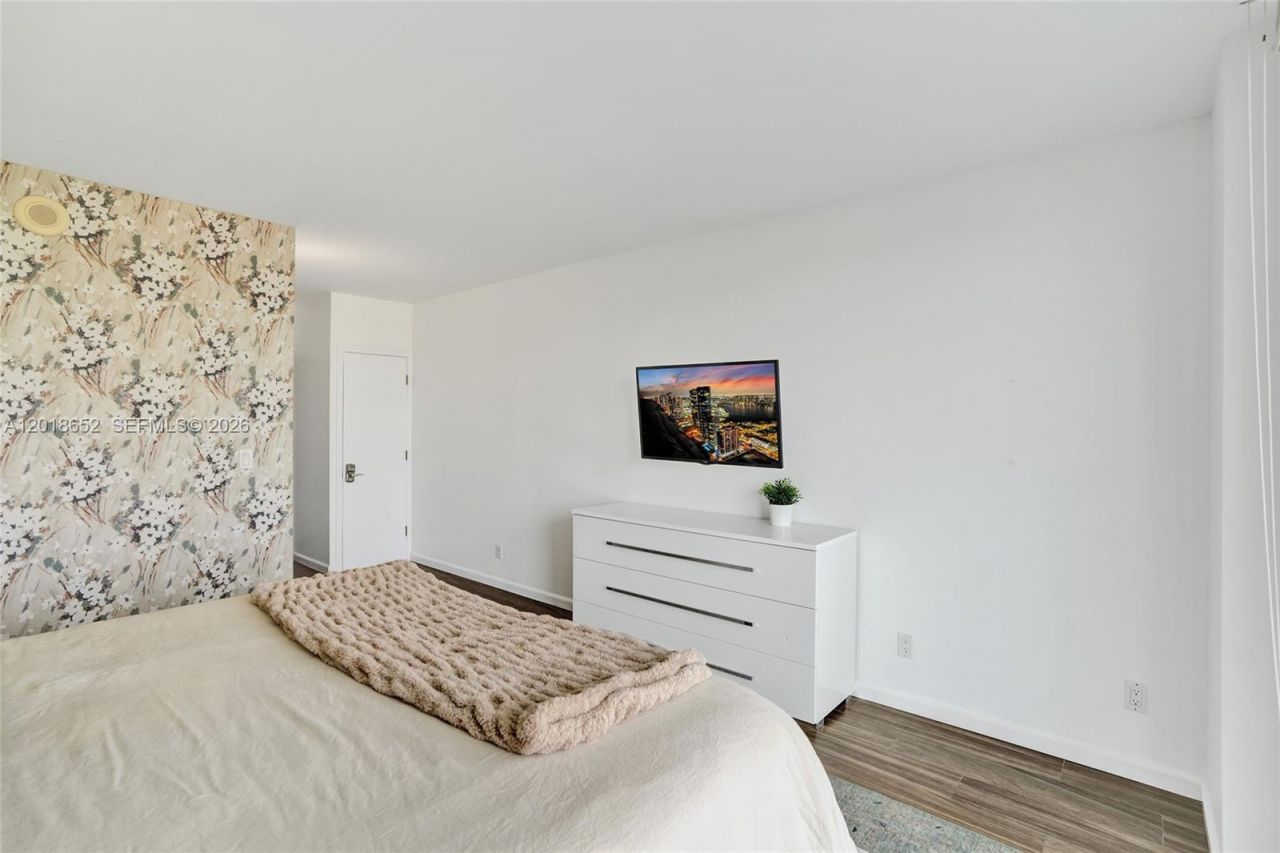 19370 Collins Ave , Unit 426, Sunny Isles Beach, FL 33160 Photo