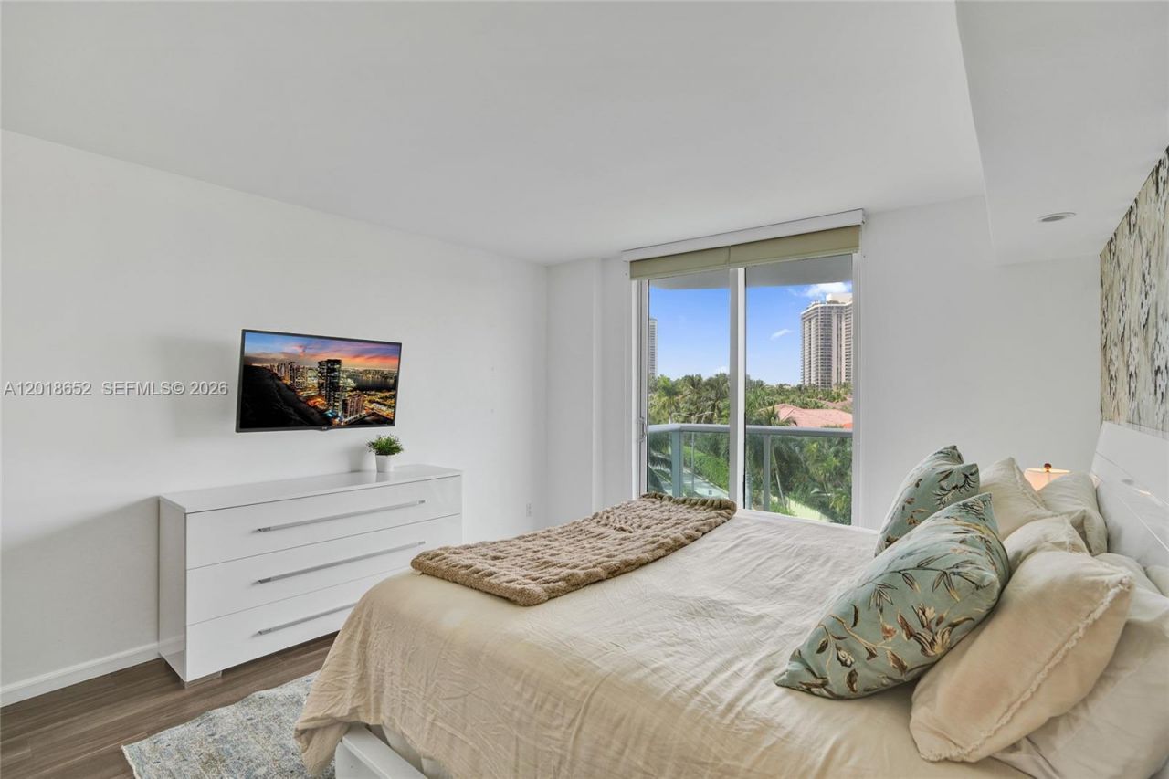 19370 Collins Ave , Unit 426, Sunny Isles Beach, FL 33160 Photo