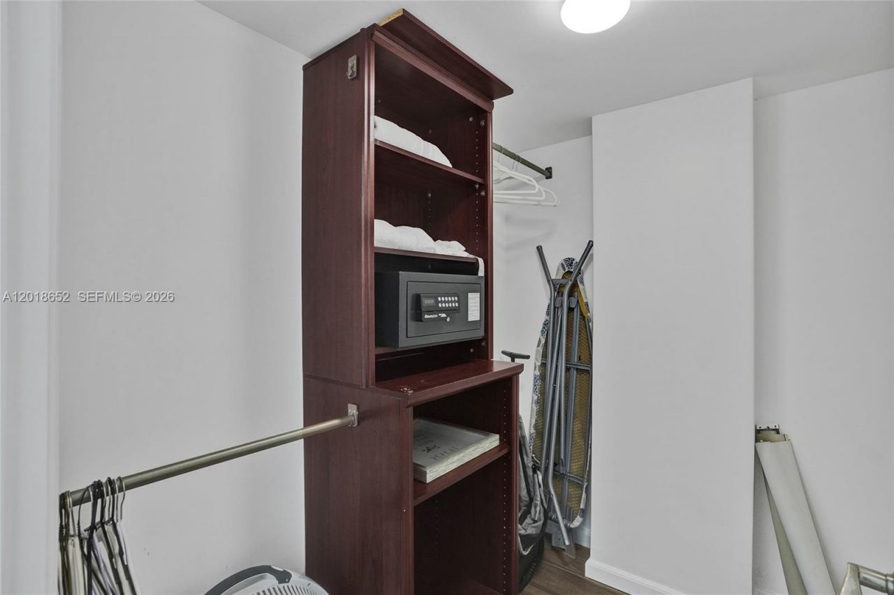 19370 Collins Ave , Unit 426, Sunny Isles Beach, FL 33160 Photo