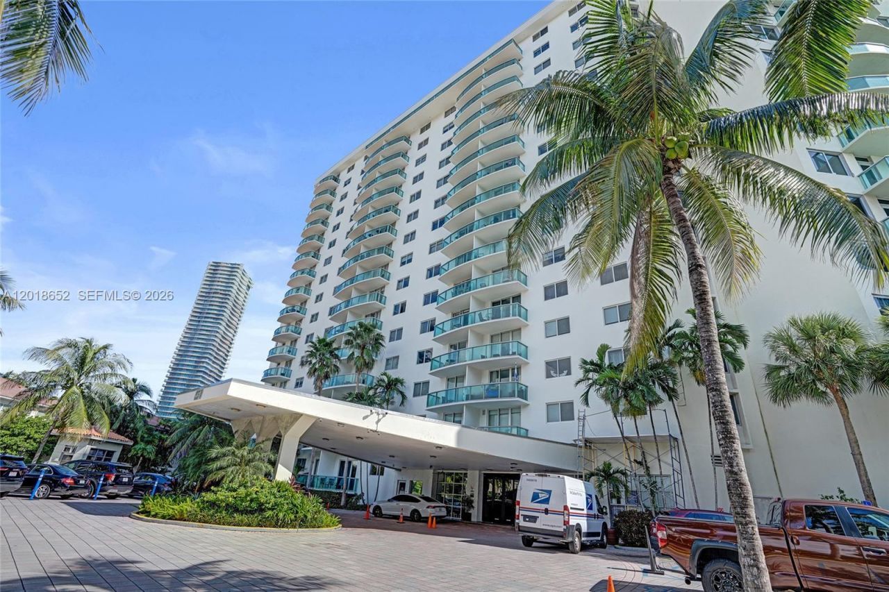 19370 Collins Ave , Unit 426, Sunny Isles Beach, FL 33160 Photo
