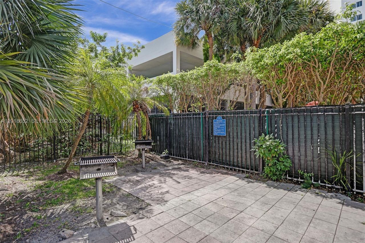 19370 Collins Ave , Unit 426, Sunny Isles Beach, FL 33160 Photo